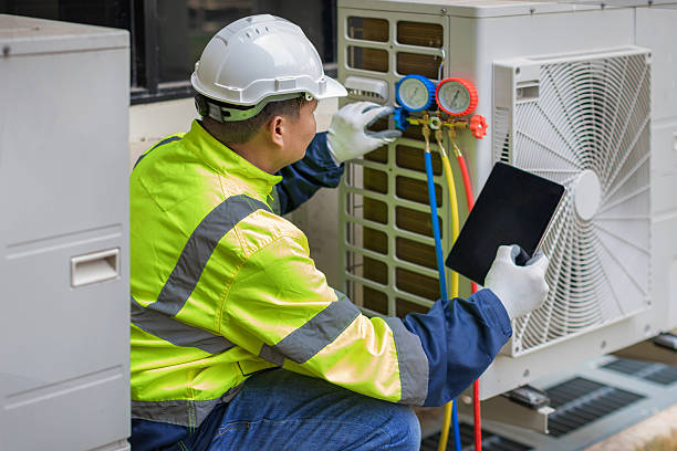 Professional Hvac technician working in Southgate, FL